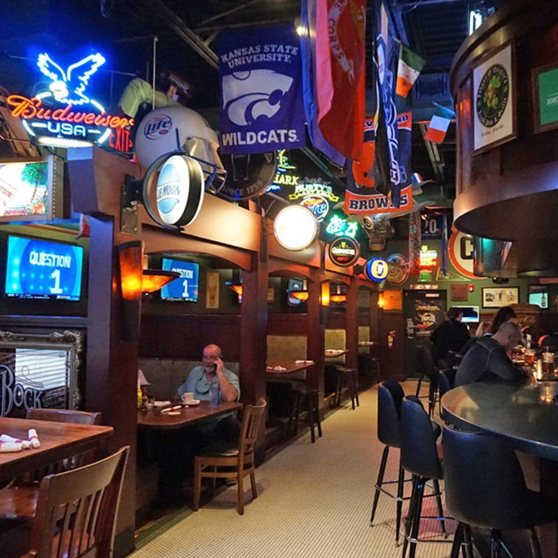 Cold drafts, craft cocktails, and Destin’s best weekday happy hour